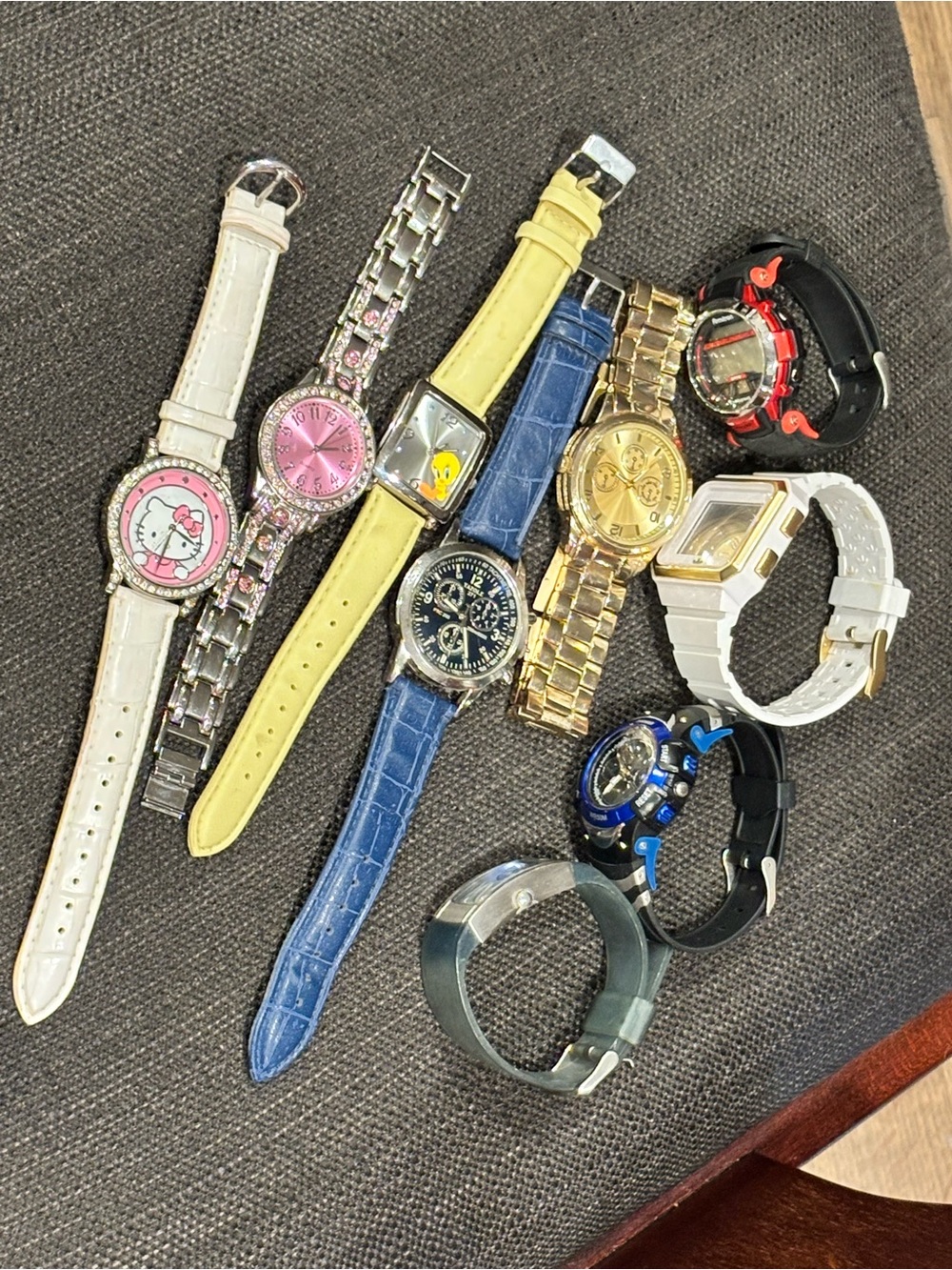9 pc bundleMixed Lot of Fashion Watches -needs Battery